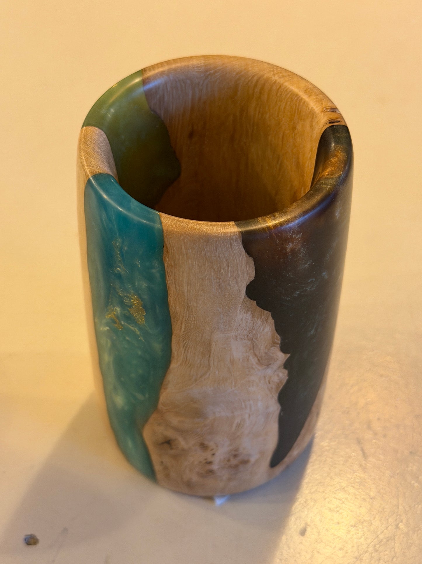 Burr Oak Wood & Mixed Colour Resin Vase 2