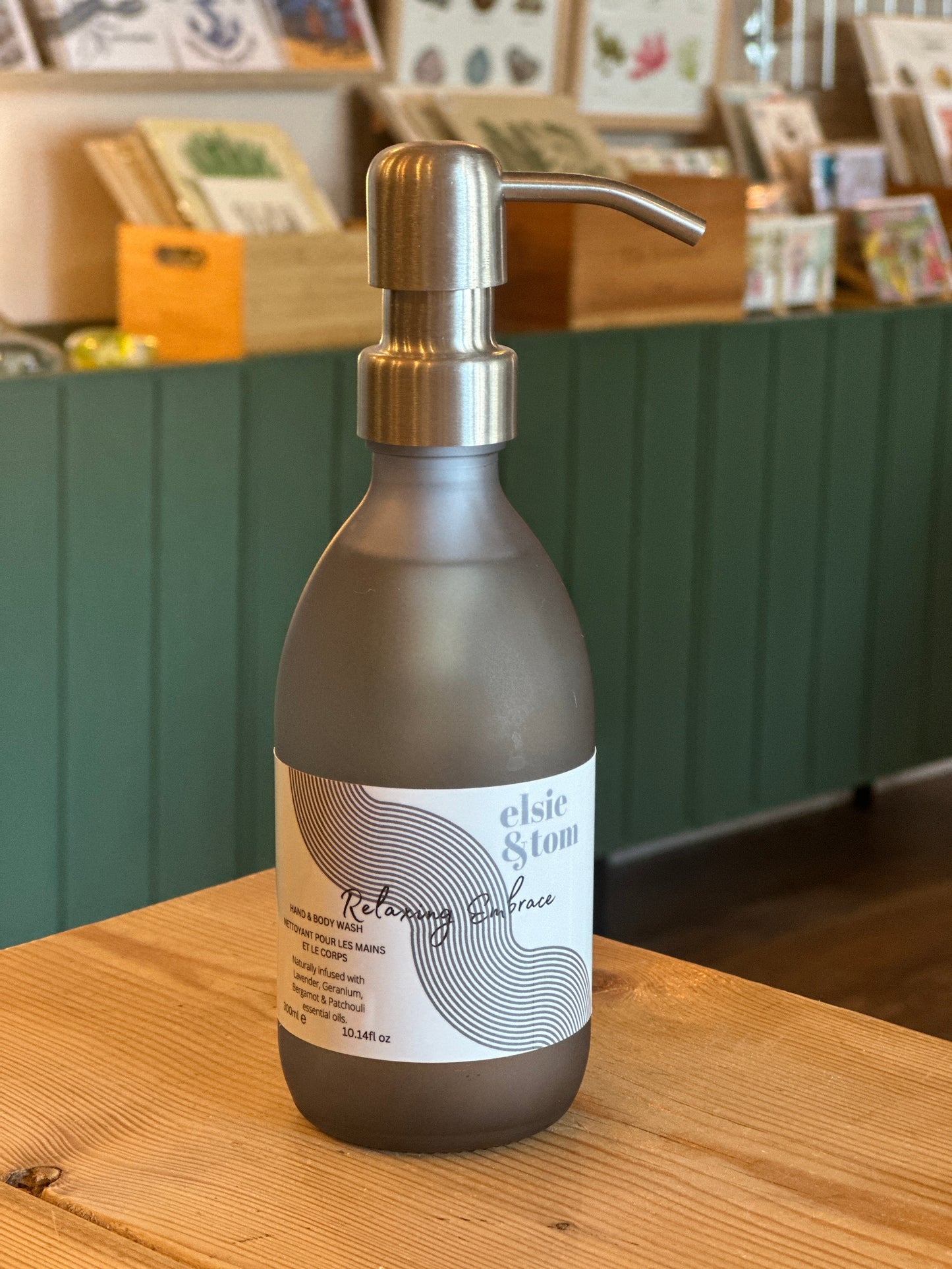 Relaxing Embrace hand & body wash 300ml